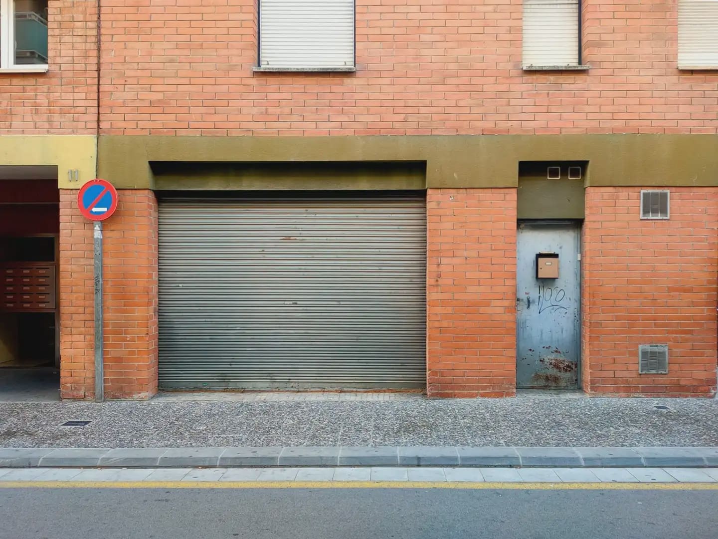 Comercial para arrendar em Girona cidade - 1 200 € (Ref: 9977906)
