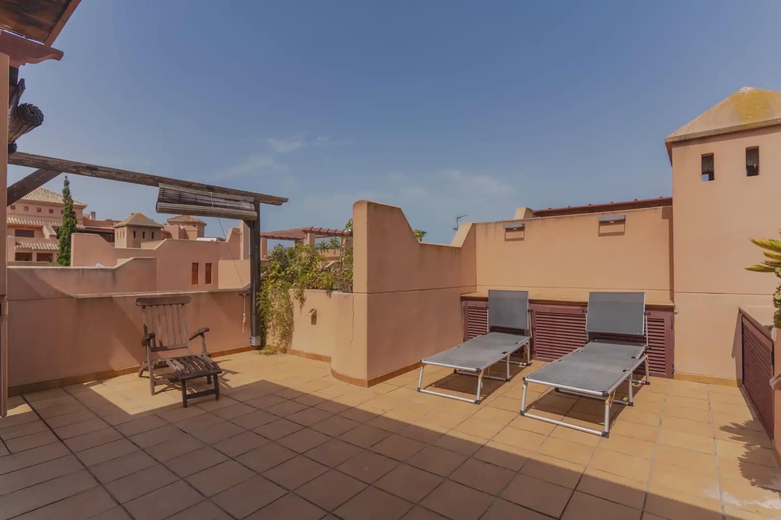 Adosado de 4 habitaciones en Motril en venta con piscina garaje - 550.000 € (Ref: 9978039)