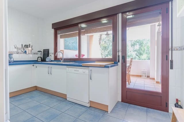 Adosado de 4 habitaciones en Motril en venta con piscina garaje - 550.000 € (Ref: 9978039)