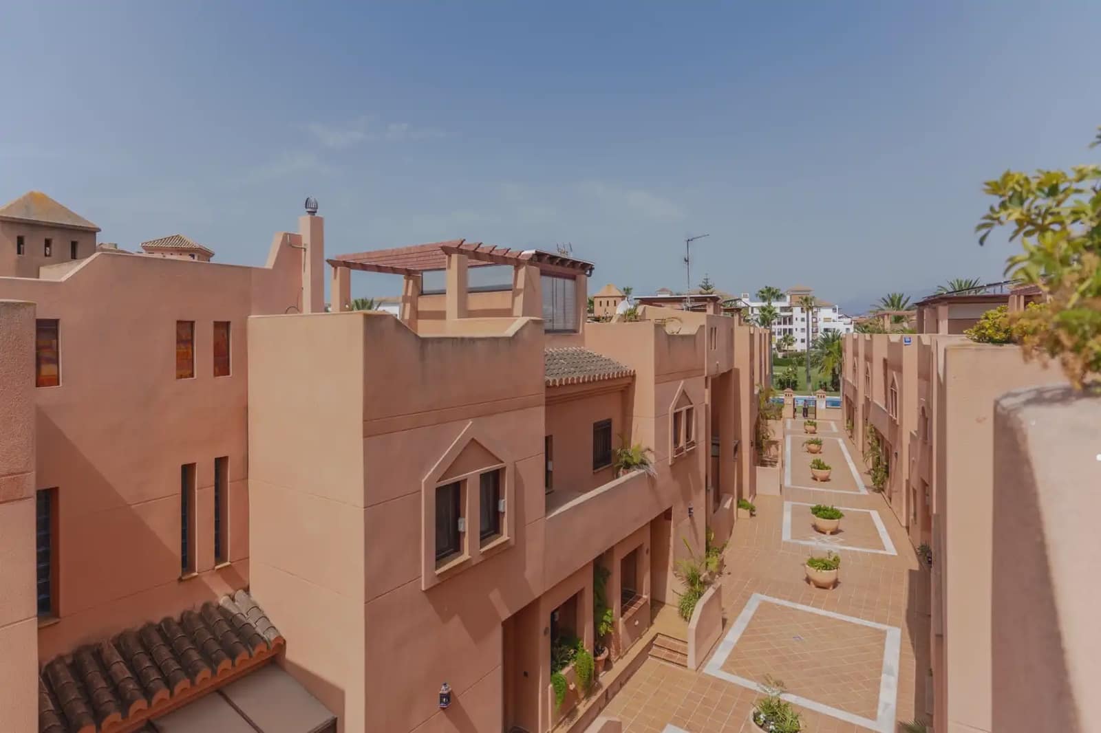 Adosado de 4 habitaciones en Motril en venta con piscina garaje - 550.000 € (Ref: 9978039)