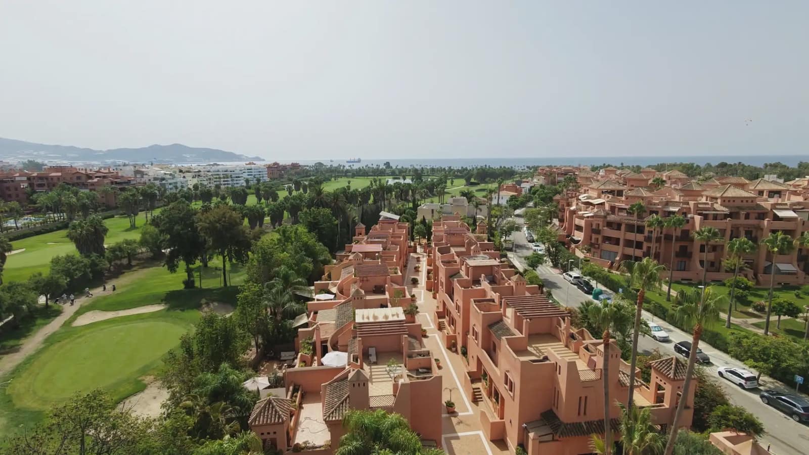 Adosado de 4 habitaciones en Motril en venta con piscina garaje - 550.000 € (Ref: 9978039)