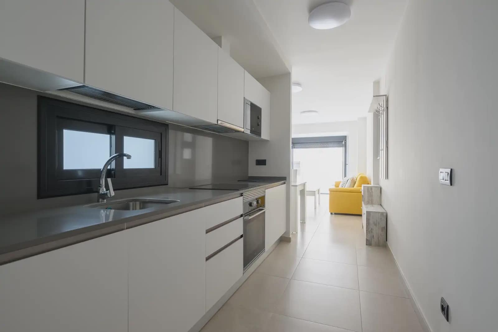 1 soveværelse Lejlighed til leje i Las Palmas de Gran Canaria - € 900 (Ref: 9996325)