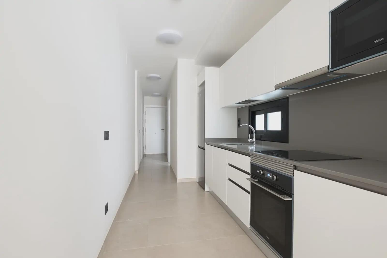 1 soveværelse Lejlighed til leje i Las Palmas de Gran Canaria - € 900 (Ref: 9996325)