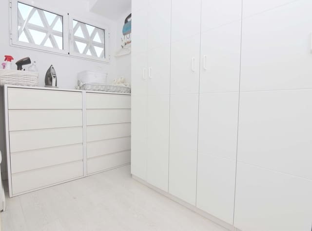 4 soveværelse Semi-Rækkehus til salg i Benalmádena - € 780.000 (Ref: 8764859)