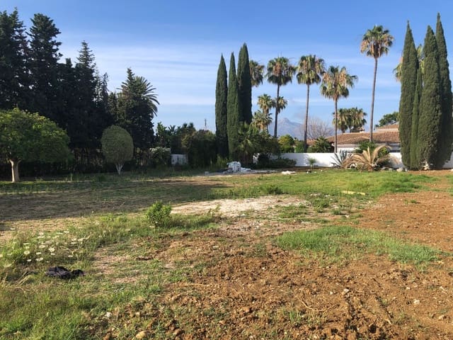 Byggetomt til salgs i San Pedro de Alcantara, Marbella - € 2 000 000 (Ref: 9012693)