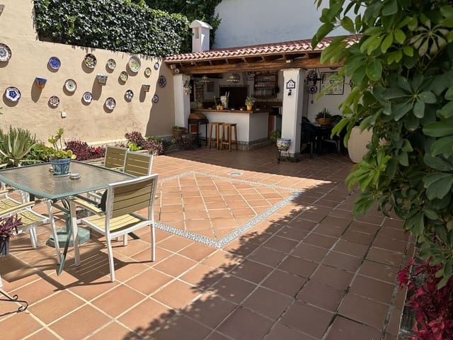 5 soveværelse Semi-Rækkehus til salg i Málaga by - € 850.000 (Ref: 9035184)