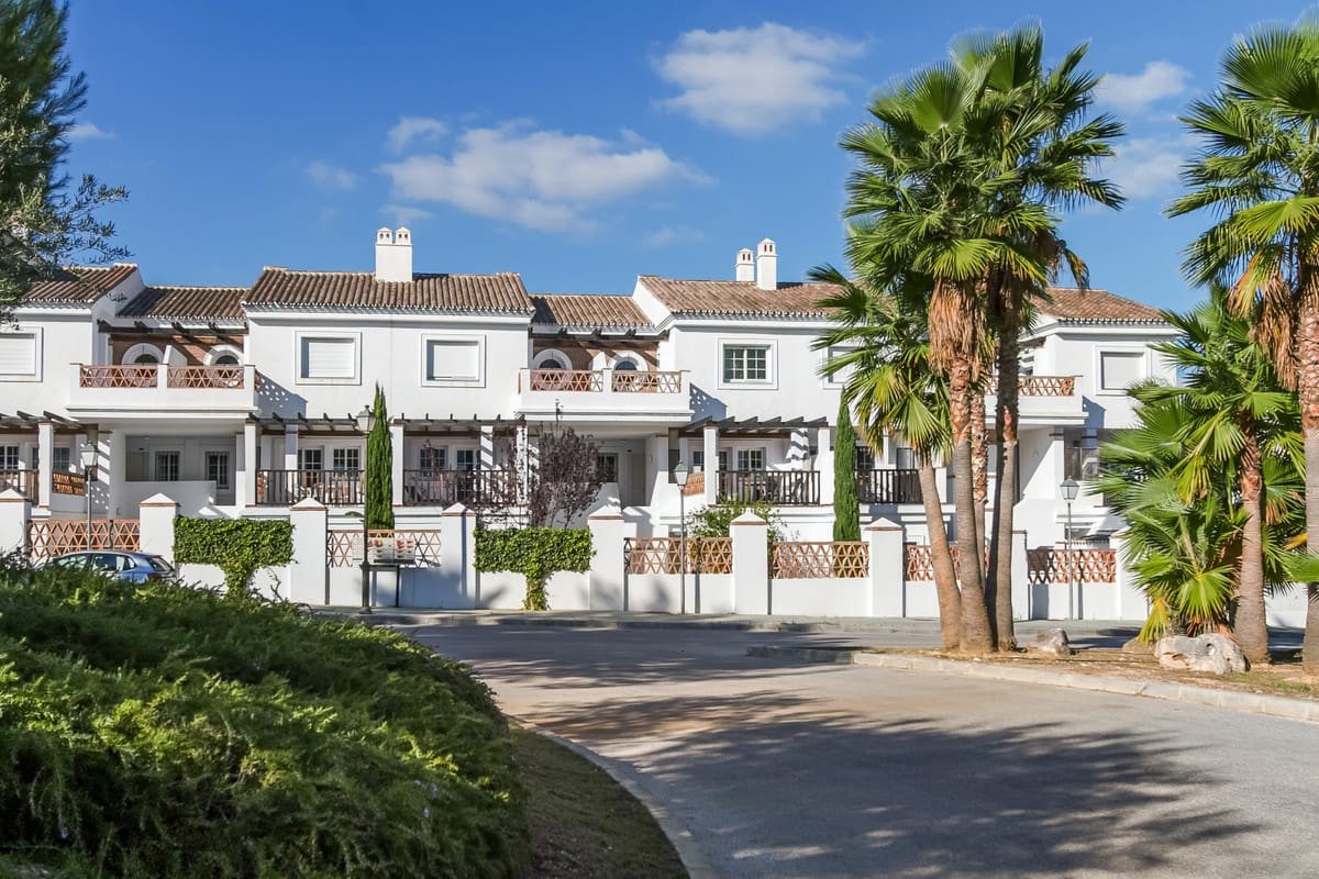 3 bedroom Villa for sale in Alhaurin de la Torre - € 479,900 (Ref: 9085816)