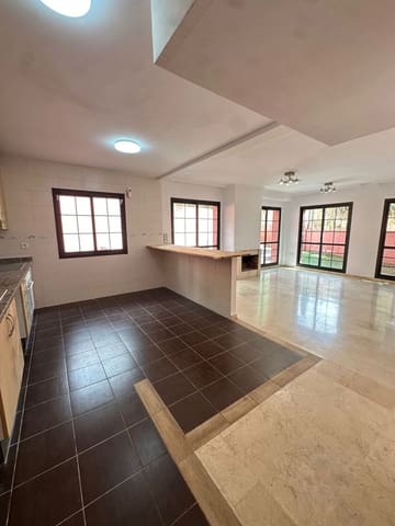 4 soveværelse Semi-Rækkehus til salg i Benalmádena - € 495.000 (Ref: 9161400)