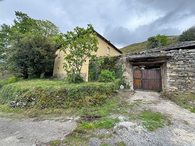 4 soveværelse Finca/Landehus til salg i Tineo med garage - € 136.000 (Ref: 9126956)