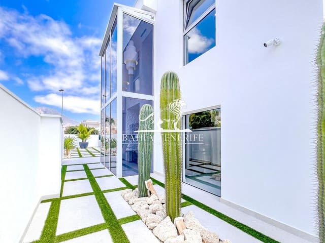 4 chambre Villa/Maison à vendre à Casco Urbano, Adeje avec piscine garage - 1 390 000 € (Ref: 8546426)