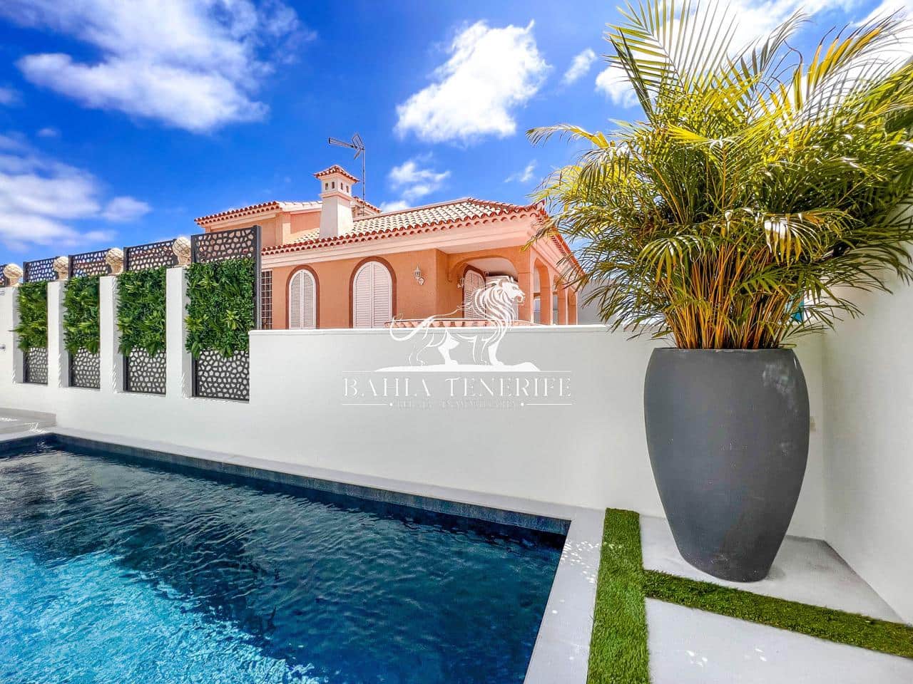 4 soveværelse Villa til salg i Adeje med swimmingpool garage - € 1.390.000 (Ref: 8546426)