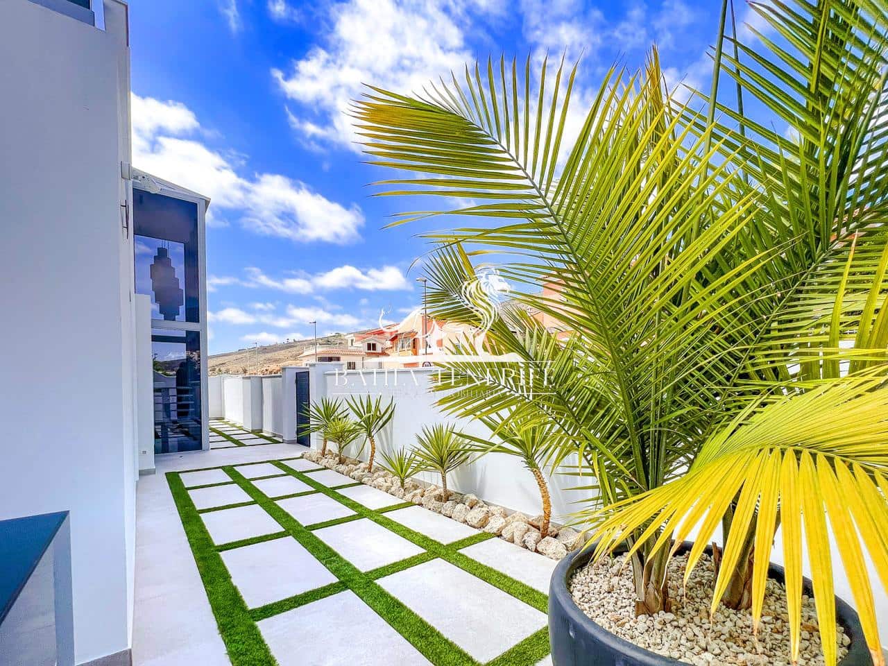 4 soveværelse Villa til salg i Adeje med swimmingpool garage - € 1.390.000 (Ref: 8546426)