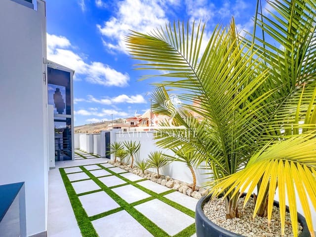 4 chambre Villa/Maison à vendre à Casco Urbano, Adeje avec piscine garage - 1 390 000 € (Ref: 8546426)