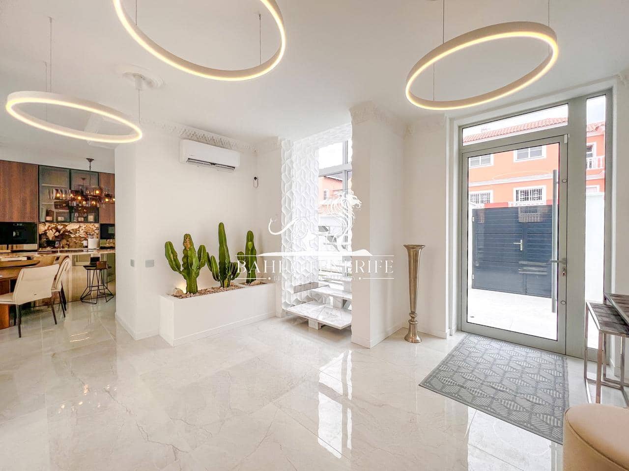 4 soveværelse Villa til salg i Adeje med swimmingpool garage - € 1.390.000 (Ref: 8546426)