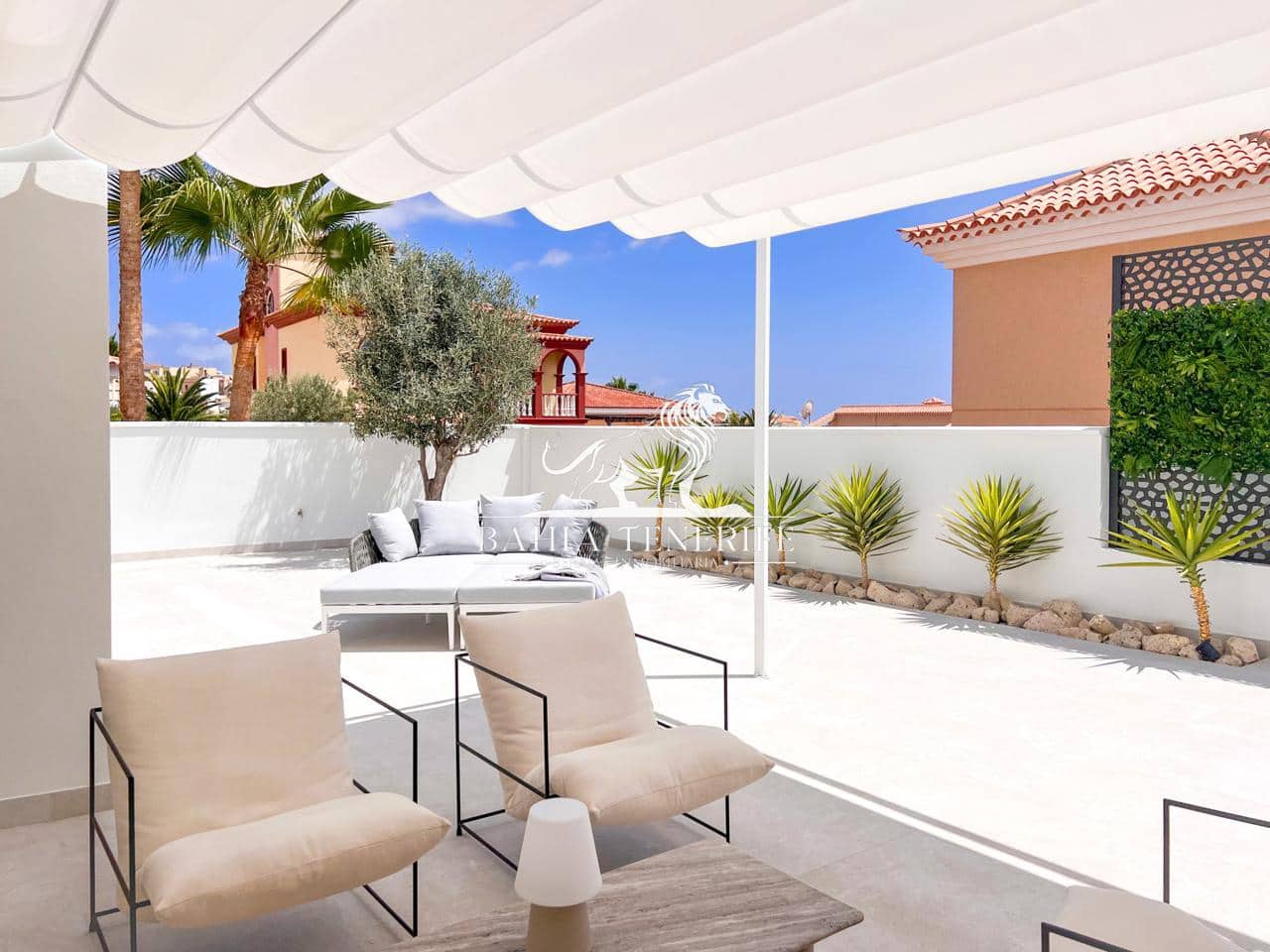 4 soveværelse Villa til salg i Adeje med swimmingpool garage - € 1.390.000 (Ref: 8546426)