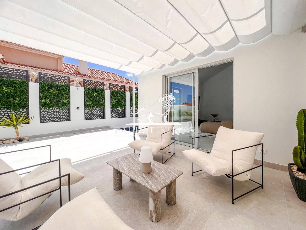 4 soveværelse Villa til salg i Adeje med swimmingpool garage - € 1.390.000 (Ref: 8546426)