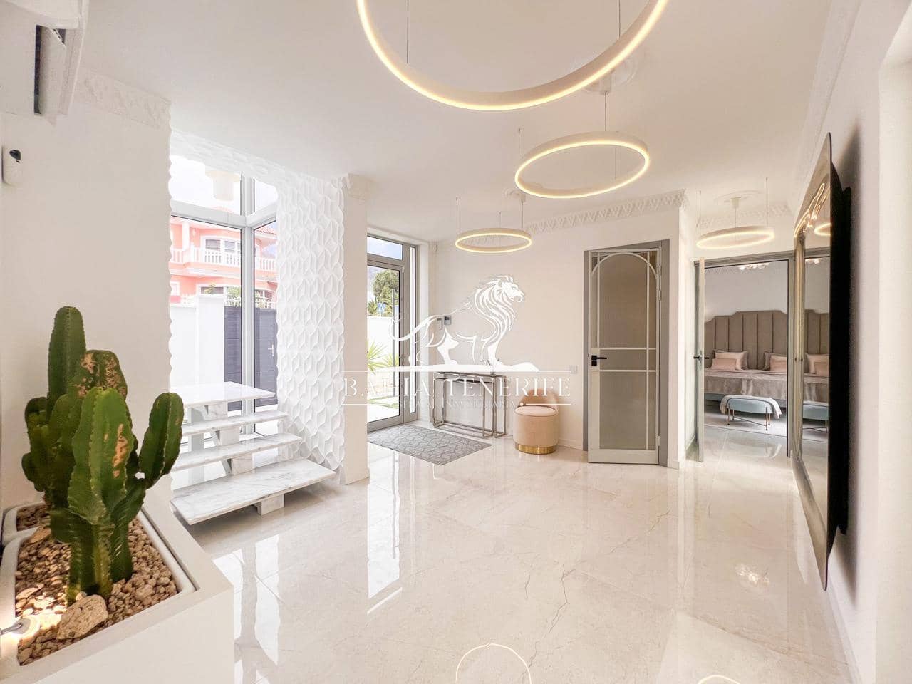 4 soveværelse Villa til salg i Adeje med swimmingpool garage - € 1.390.000 (Ref: 8546426)