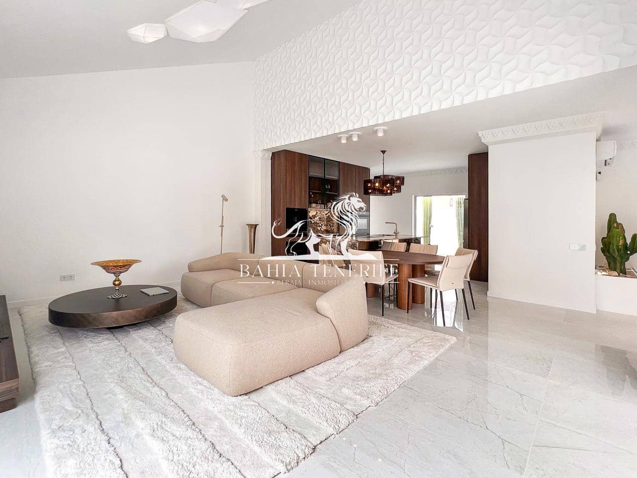 4 soveværelse Villa til salg i Adeje med swimmingpool garage - € 1.390.000 (Ref: 8546426)