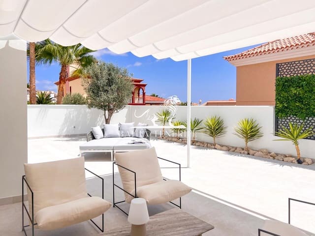 4 chambre Villa/Maison à vendre à Casco Urbano, Adeje avec piscine garage - 1 390 000 € (Ref: 8546426)