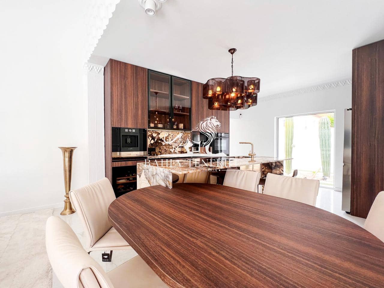 4 soveværelse Villa til salg i Adeje med swimmingpool garage - € 1.390.000 (Ref: 8546426)