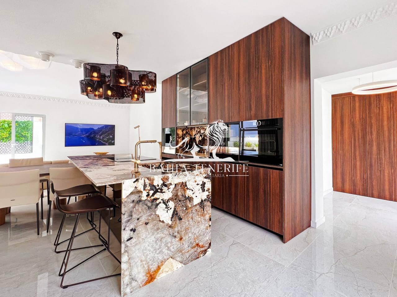 4 soveværelse Villa til salg i Adeje med swimmingpool garage - € 1.390.000 (Ref: 8546426)