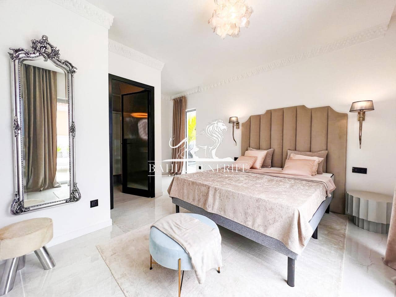 4 soveværelse Villa til salg i Adeje med swimmingpool garage - € 1.390.000 (Ref: 8546426)