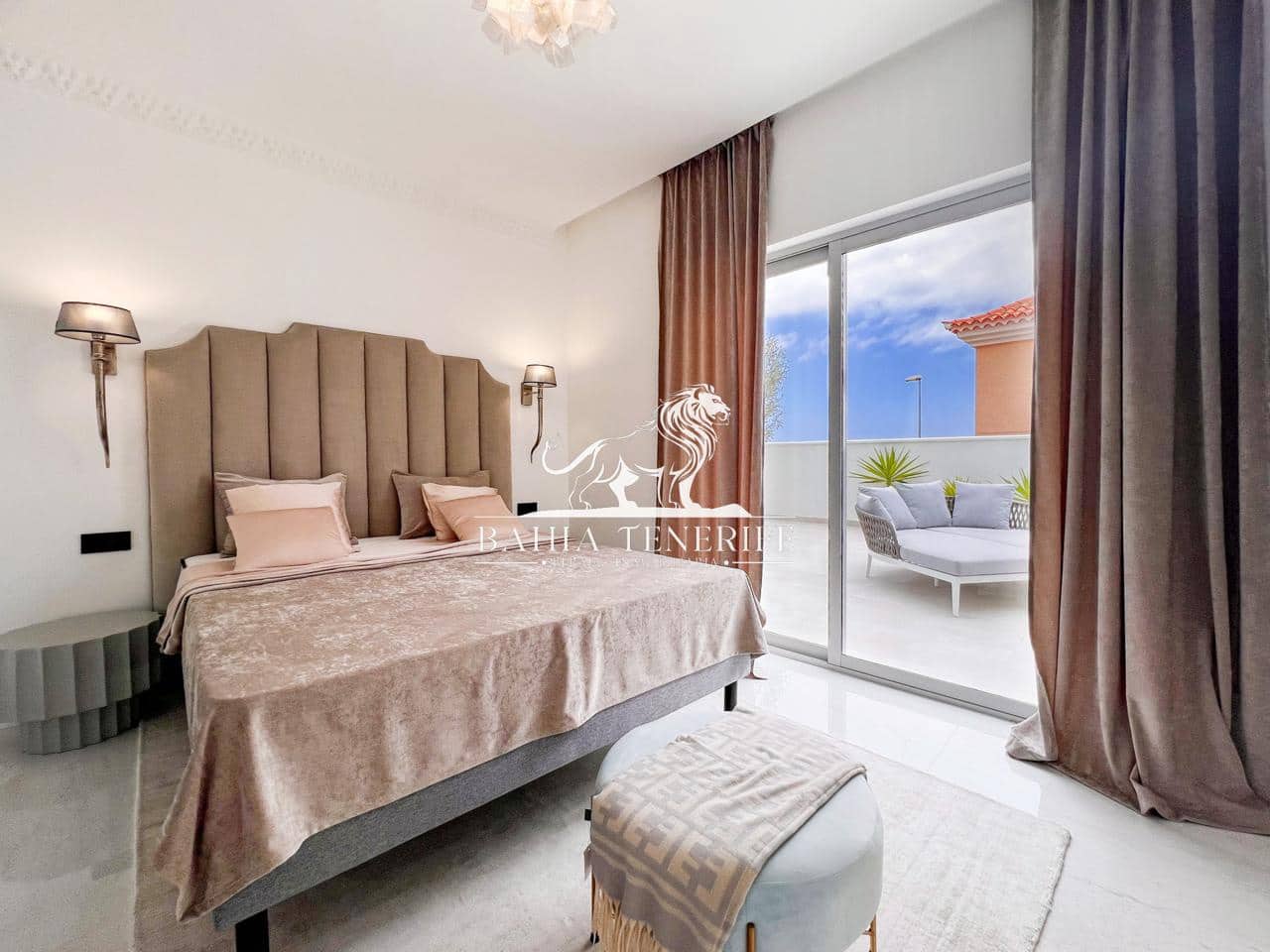 4 soveværelse Villa til salg i Adeje med swimmingpool garage - € 1.390.000 (Ref: 8546426)