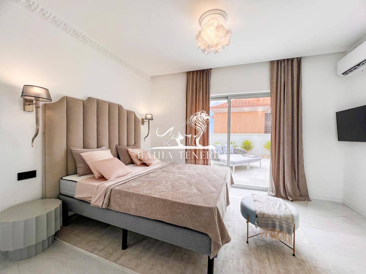 4 soveværelse Villa til salg i Adeje med swimmingpool garage - € 1.390.000 (Ref: 8546426)