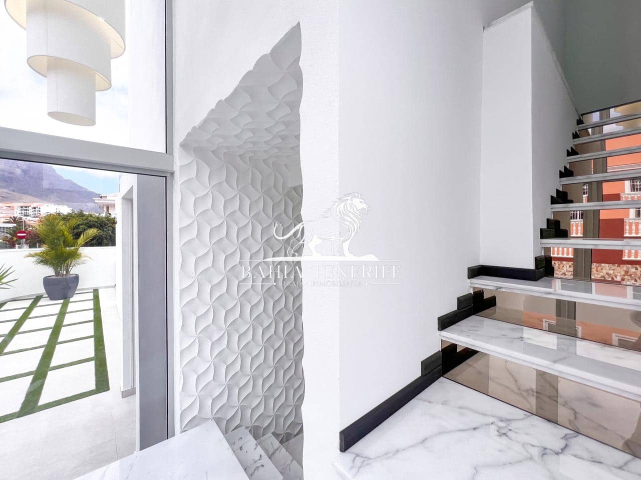 4 soveværelse Villa til salg i Adeje med swimmingpool garage - € 1.390.000 (Ref: 8546426)