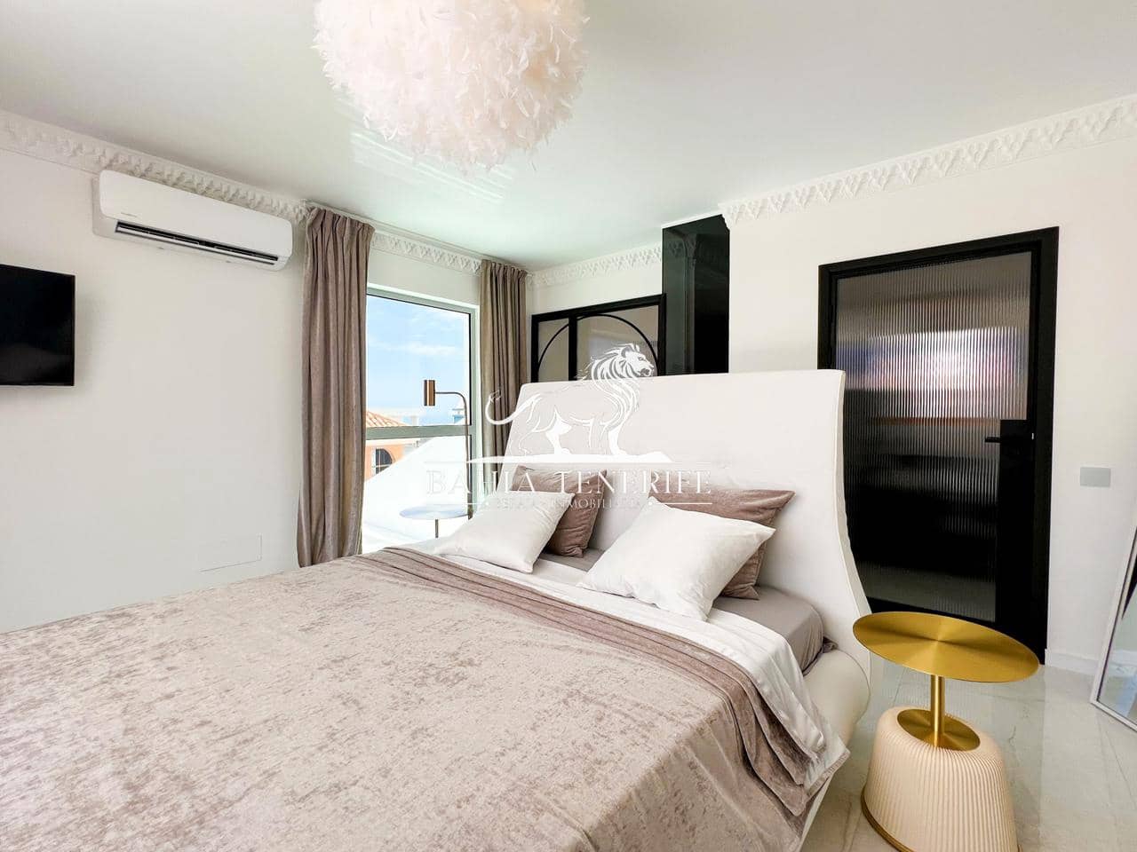 4 soveværelse Villa til salg i Adeje med swimmingpool garage - € 1.390.000 (Ref: 8546426)