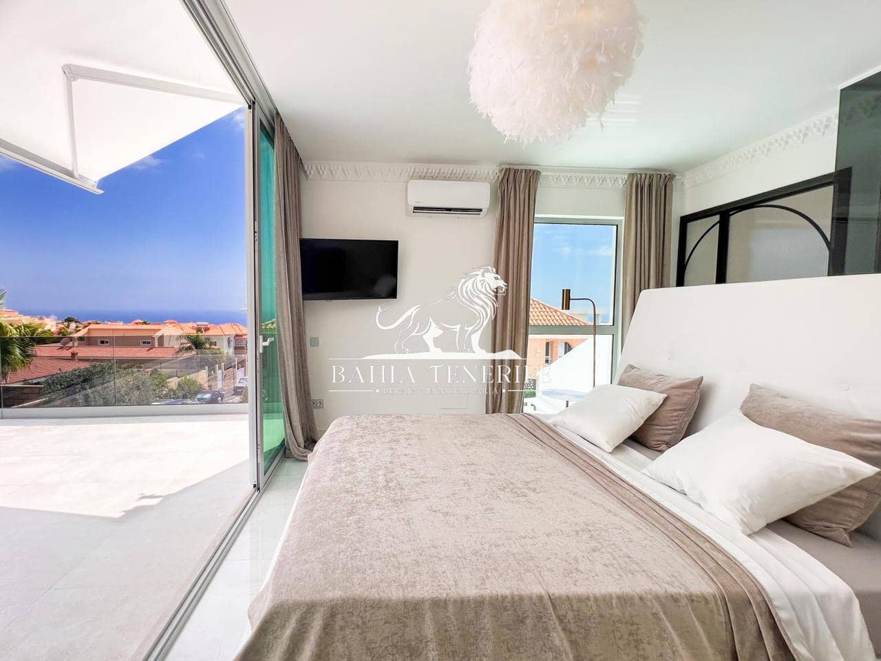 4 soveværelse Villa til salg i Adeje med swimmingpool garage - € 1.390.000 (Ref: 8546426)