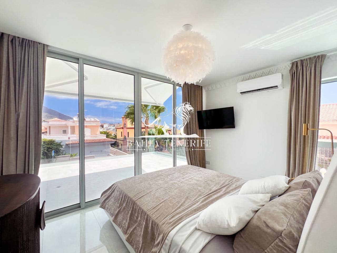 4 soveværelse Villa til salg i Adeje med swimmingpool garage - € 1.390.000 (Ref: 8546426)