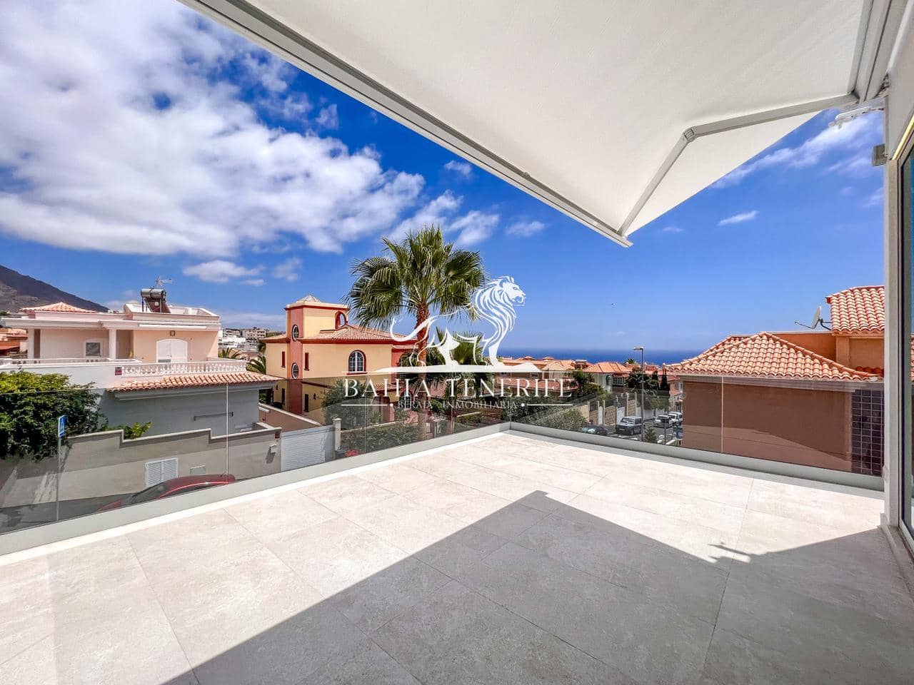 4 soveværelse Villa til salg i Adeje med swimmingpool garage - € 1.390.000 (Ref: 8546426)