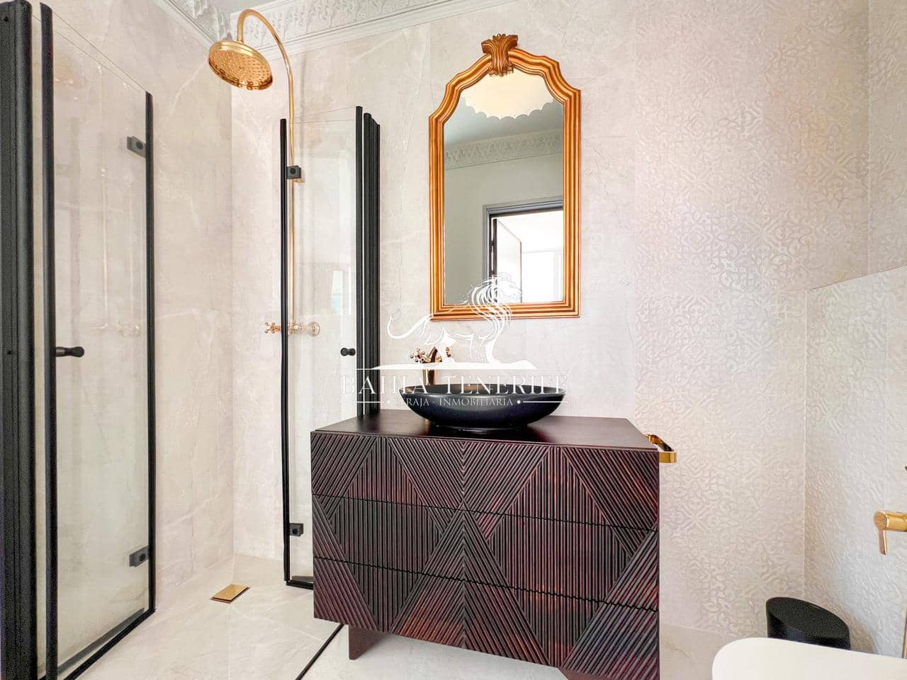 4 soveværelse Villa til salg i Adeje med swimmingpool garage - € 1.390.000 (Ref: 8546426)