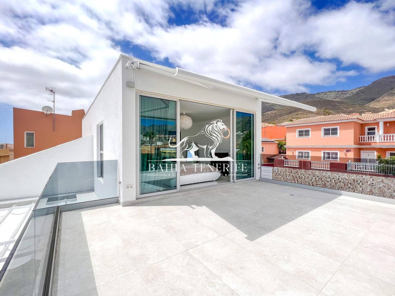 4 soveværelse Villa til salg i Adeje med swimmingpool garage - € 1.390.000 (Ref: 8546426)