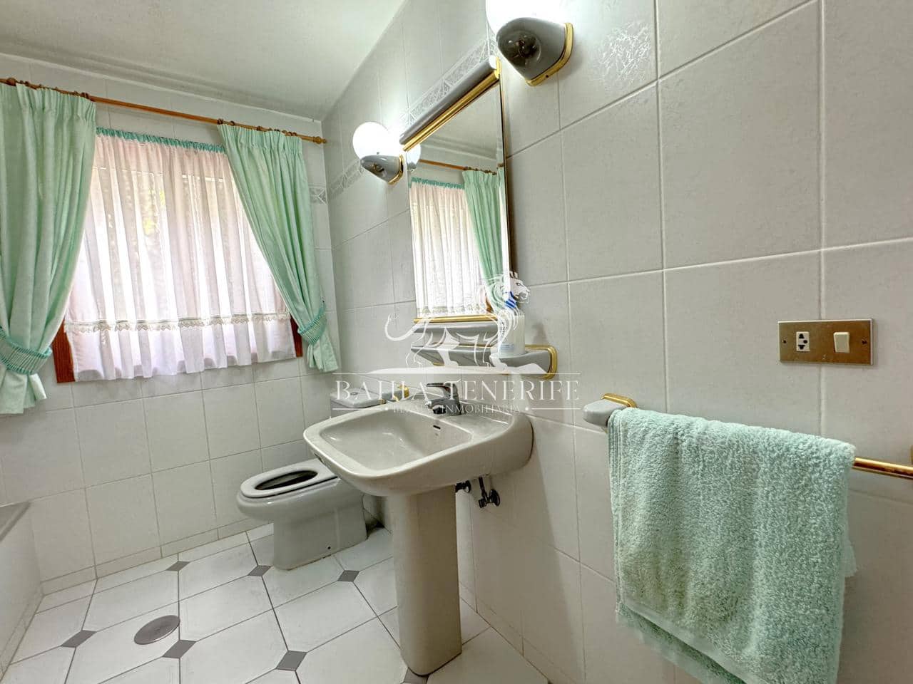 4 soveværelse Villa til salg i Chayofa med swimmingpool - € 775.000 (Ref: 8609601)