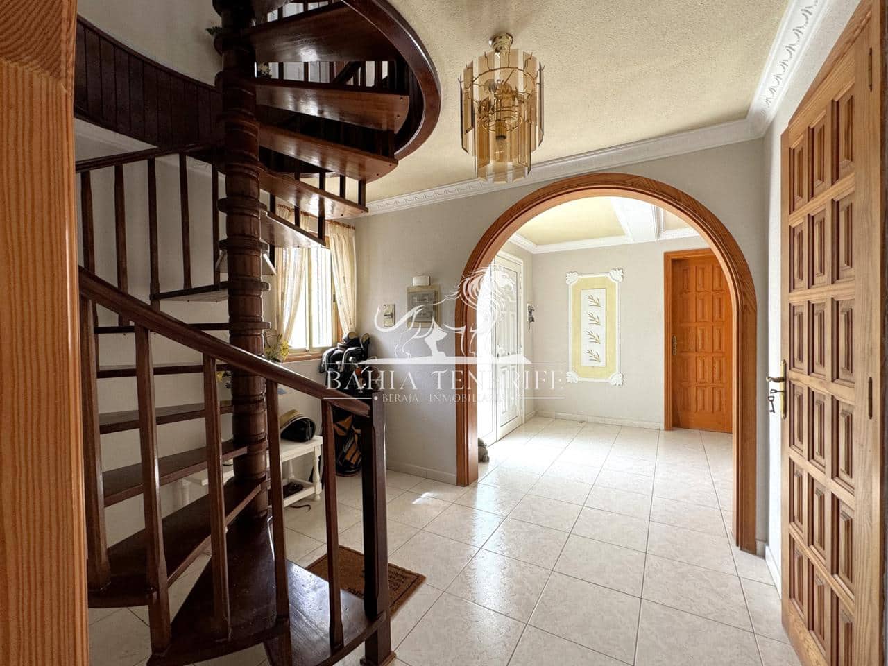 4 soveværelse Villa til salg i Chayofa med swimmingpool - € 775.000 (Ref: 8609601)