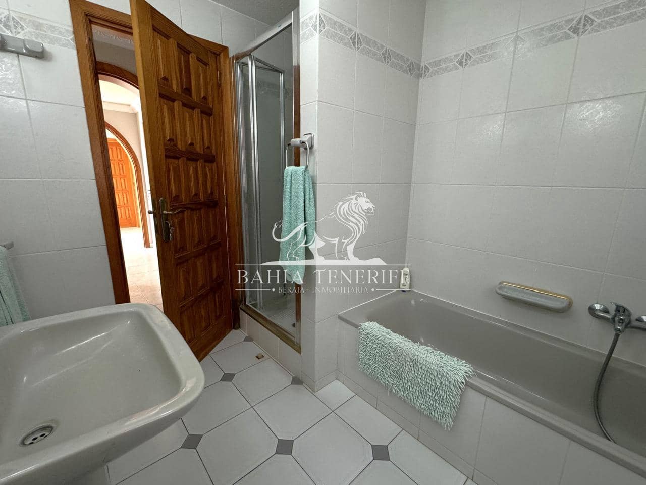 4 soveværelse Villa til salg i Chayofa med swimmingpool - € 775.000 (Ref: 8609601)