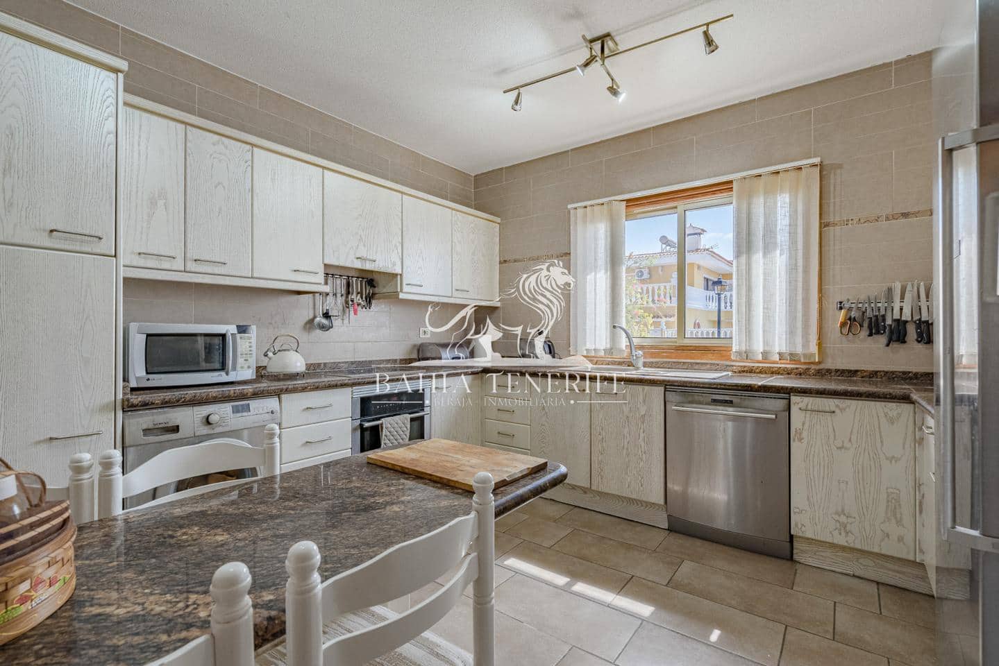 4 soveværelse Villa til salg i Chayofa med swimmingpool - € 775.000 (Ref: 8609601)