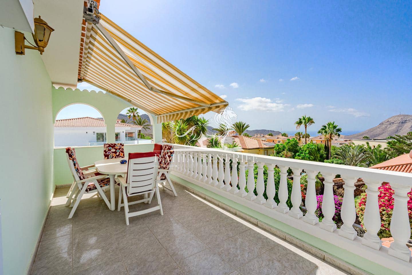 4 soveværelse Villa til salg i Chayofa med swimmingpool - € 775.000 (Ref: 8609601)