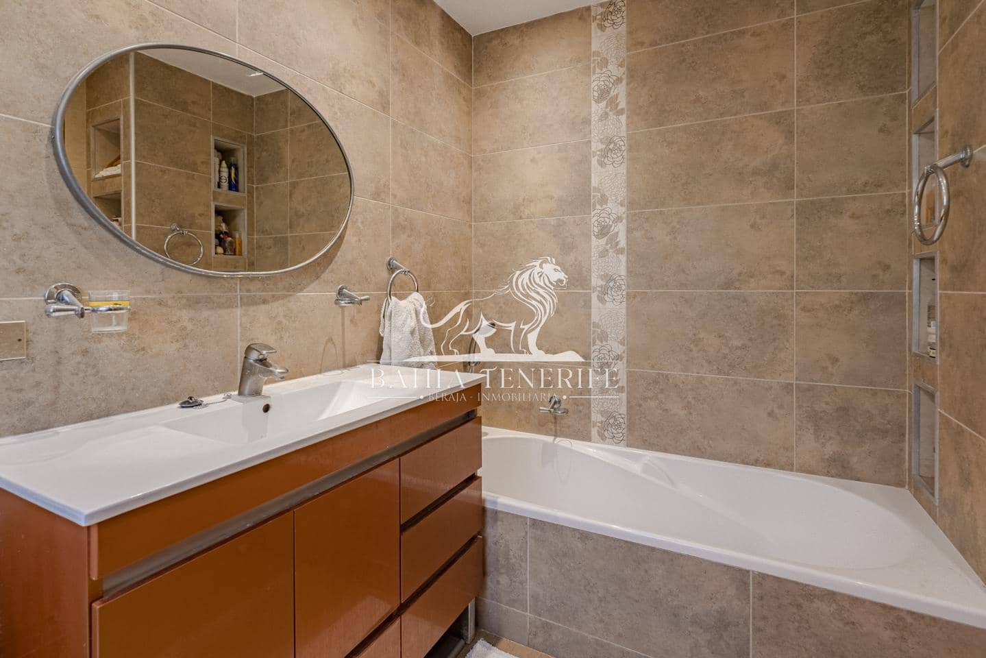 4 soveværelse Villa til salg i Chayofa med swimmingpool - € 775.000 (Ref: 8609601)