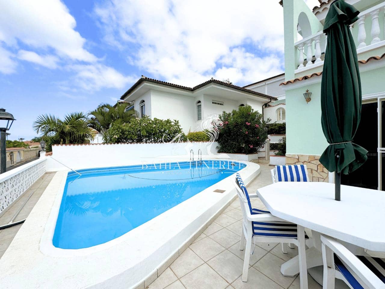 4 soveværelse Villa til salg i Chayofa med swimmingpool - € 775.000 (Ref: 8609601)