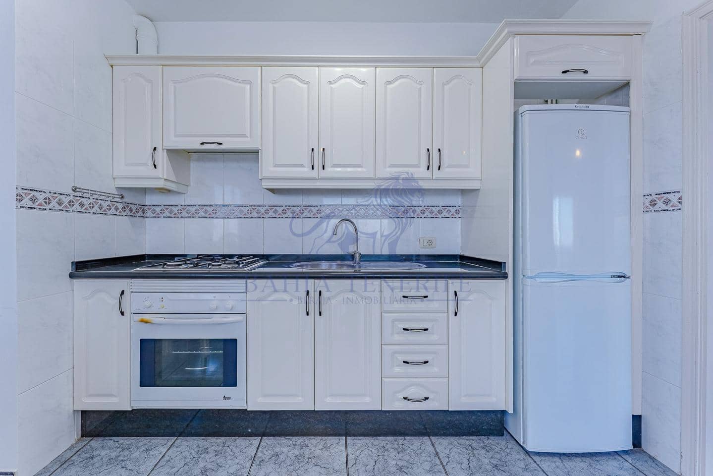 2 soverom Leilighet til salgs i Los Abrigos - € 290 000 (Ref: 9000782)