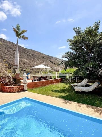 2 slaapkamer Villa te koop in Santiago del Teide met zwembad garage - € 1.100.000 (Ref: 9237906)