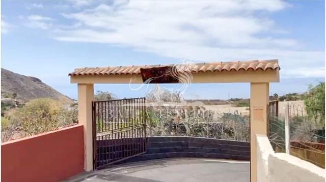 2 slaapkamer Villa te koop in Santiago del Teide met zwembad garage - € 1.100.000 (Ref: 9237906)