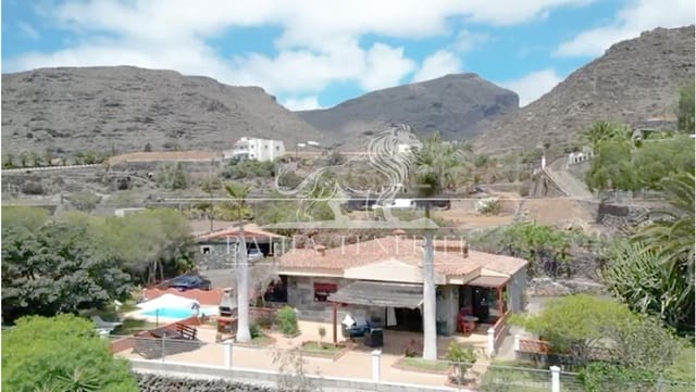 2 slaapkamer Villa te koop in Santiago del Teide met zwembad garage - € 1.100.000 (Ref: 9237906)