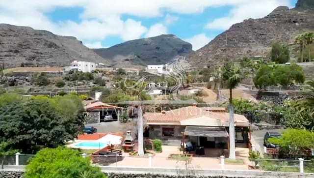 2 slaapkamer Villa te koop in Santiago del Teide met zwembad garage - € 1.100.000 (Ref: 9237906)