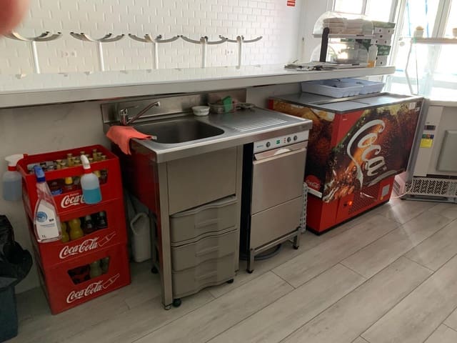 Restaurant/Bar til salgs i Puerto Colón, Adeje - € 100 000 (Ref: 8792998)