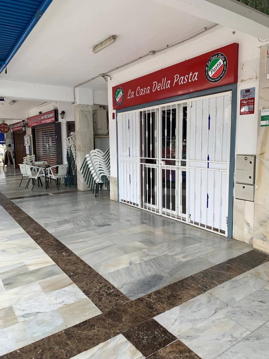 Restaurant/Bar til salg i Puerto Colon - € 100.000 (Ref: 8792998)