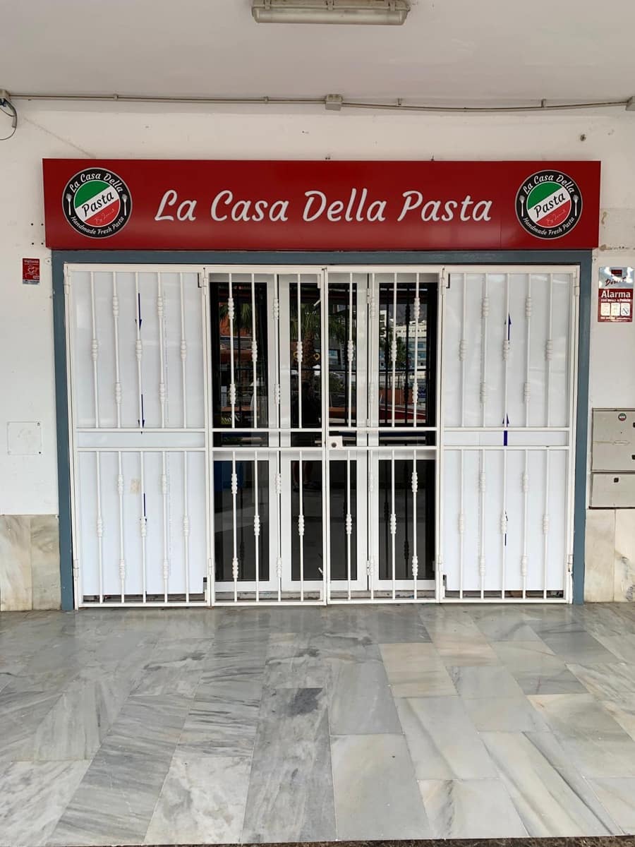 Restaurant/Bar til salg i Puerto Colon - € 100.000 (Ref: 8792998)